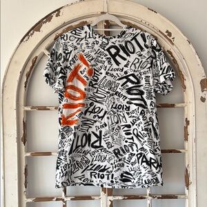 POAM Print all over Me RIOT Black and White Graffiti Short Sleeve Tee